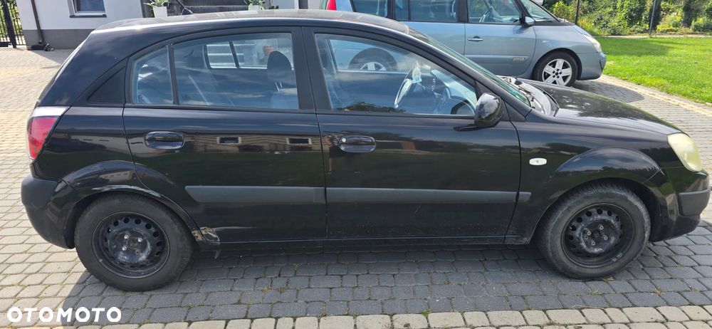 Kia Rio - 4