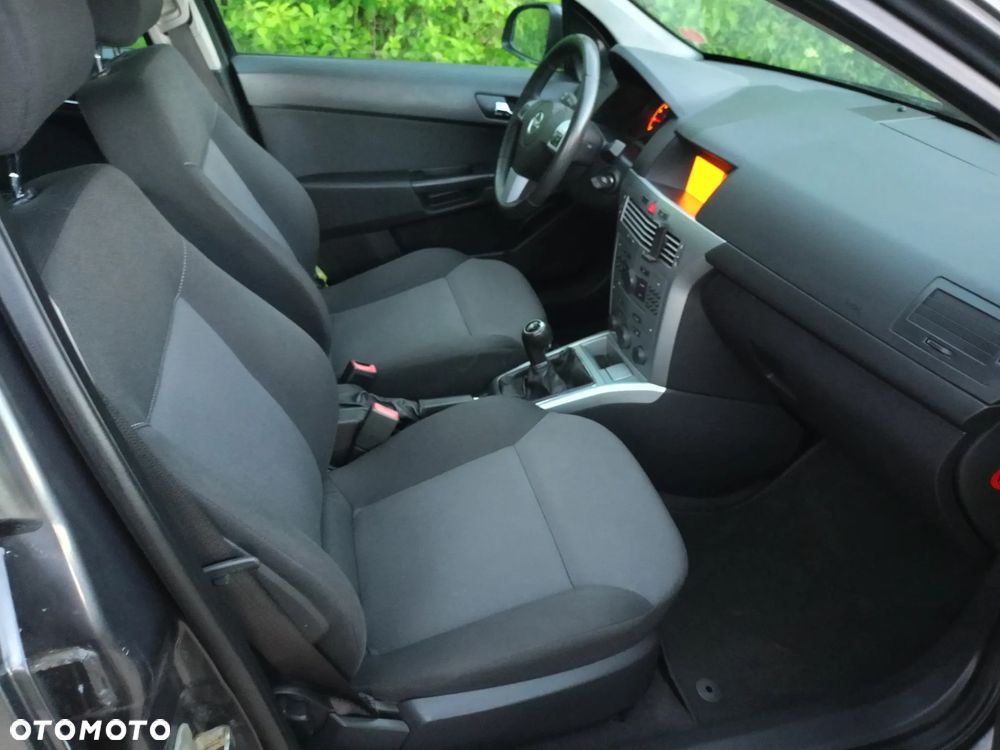 Opel Astra 1.6 Caravan NAVI - 16