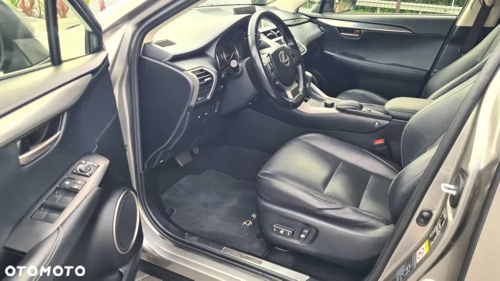 Lexus NX 300h Comfort AWD - 1