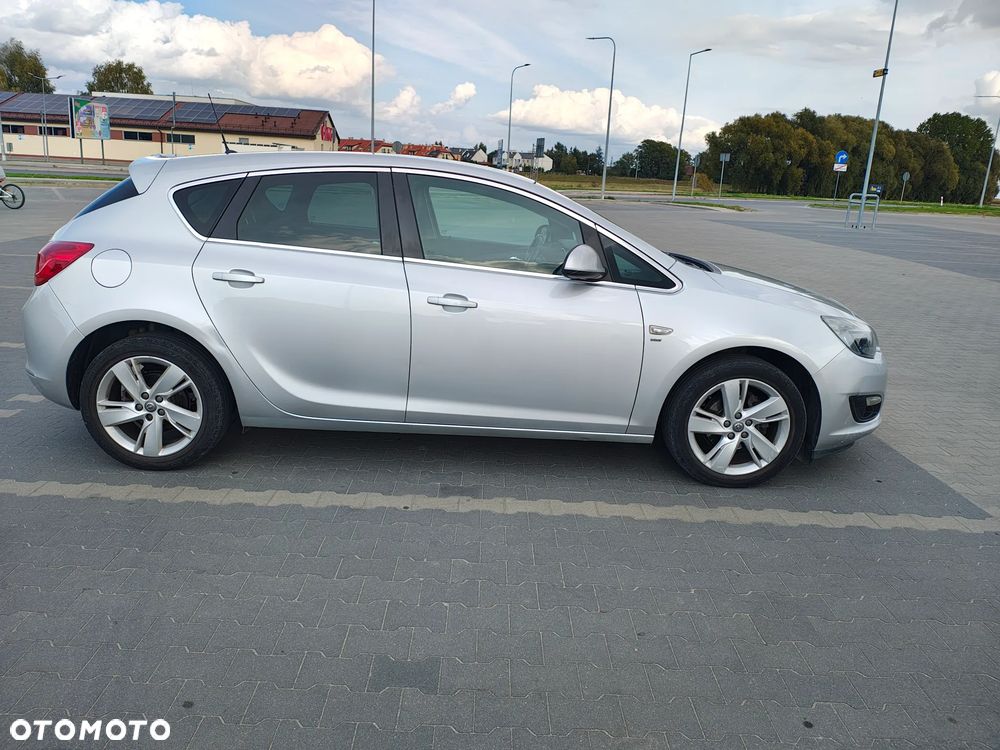 Opel Astra J 2014 photo 4