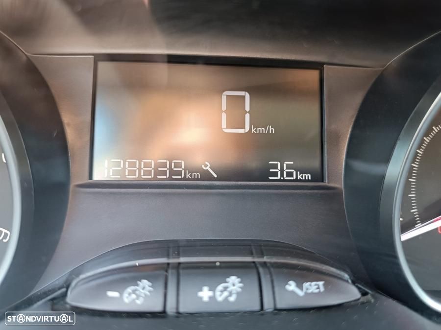 Peugeot 2008 1.5 BlueHDi Signature - 20