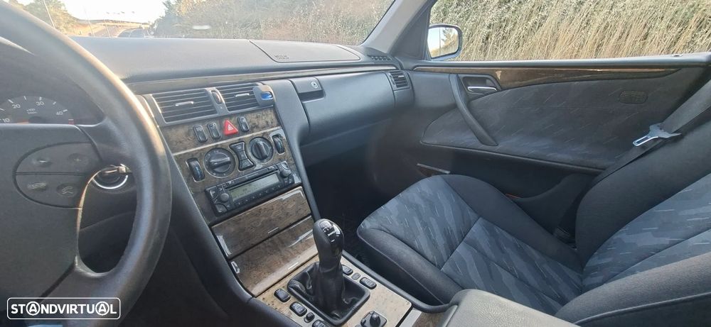 Mercedes-Benz E 220 - 6