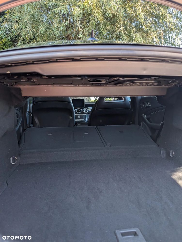 Mercedes-Benz CLA 180 7G-DCT - 15