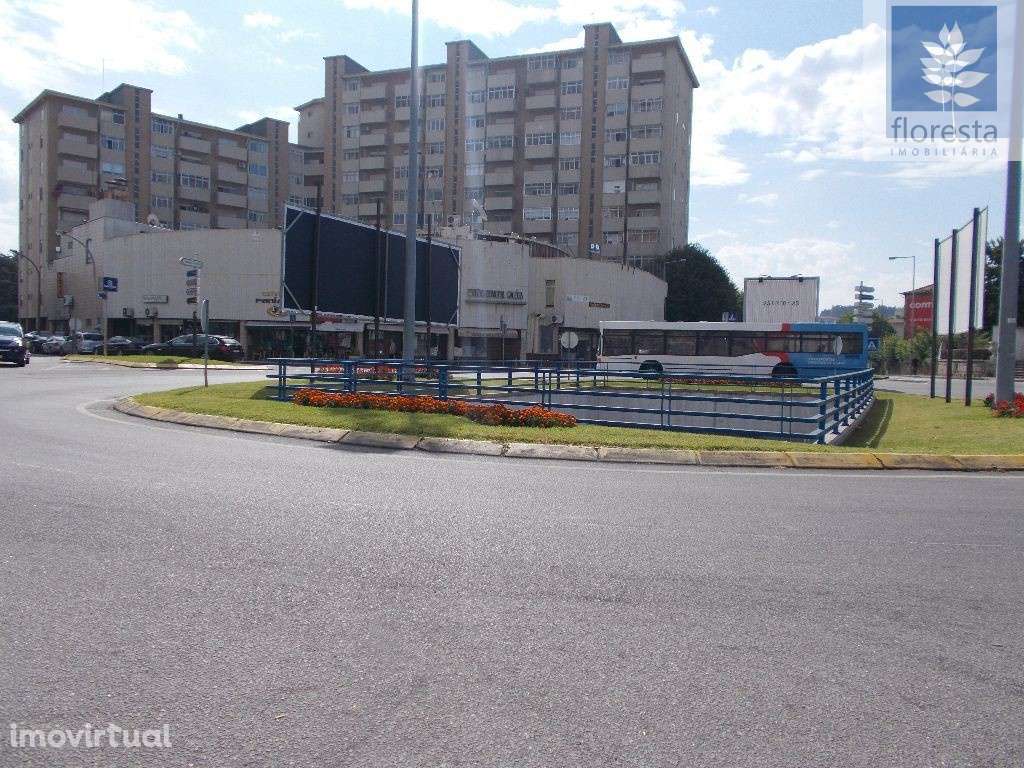 Vende-se Loja/Cobertura - Espaço Comercial - Maximinos - Grande imagem: 3/29