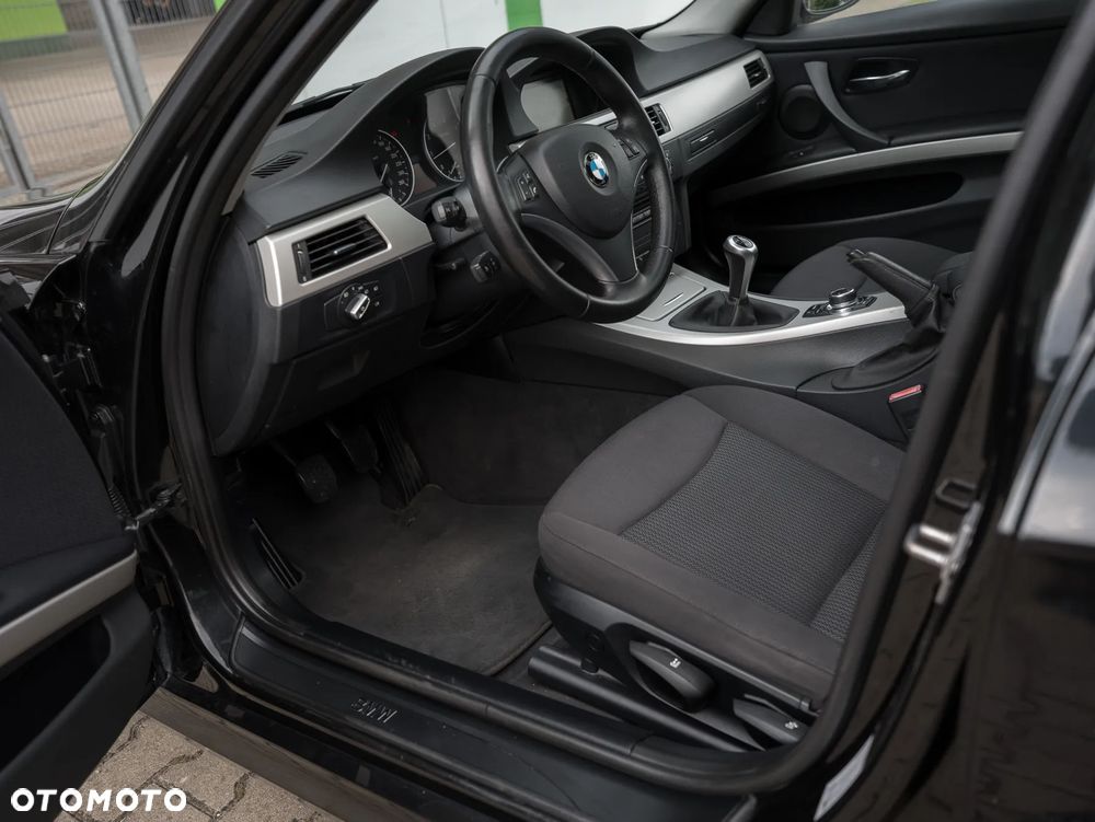 BMW Seria 3 318i Edition Exclusive - 25