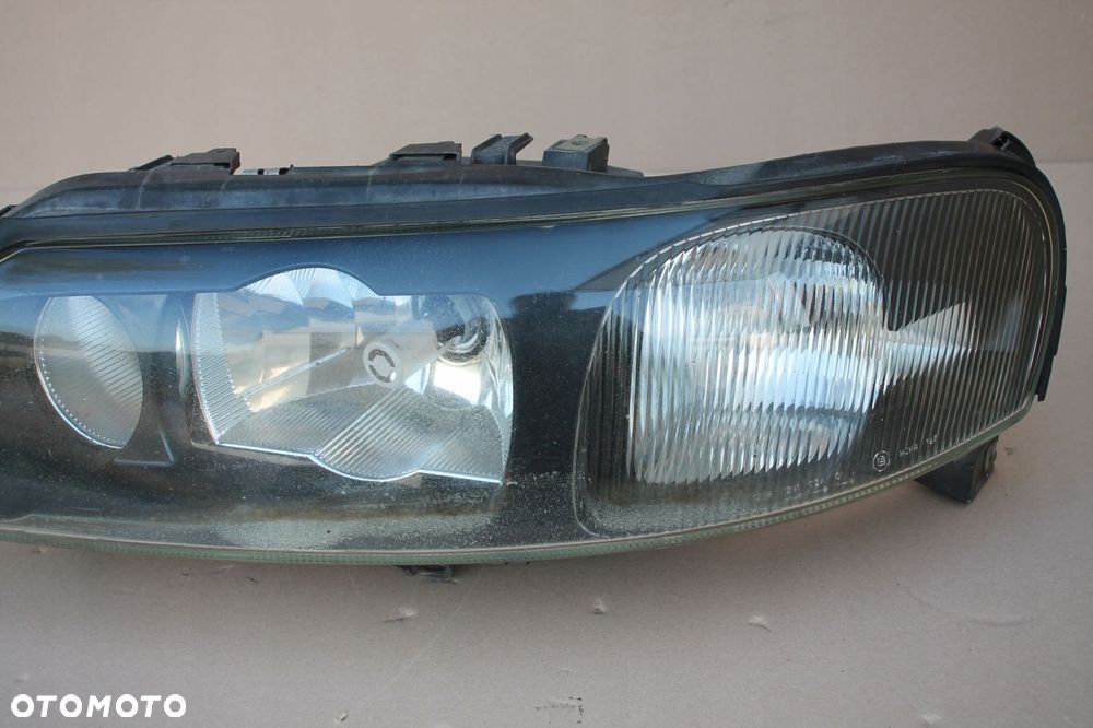 volvo v70 s60 xc70 lewy reflektor lewy xenon 30655905 europa - 3