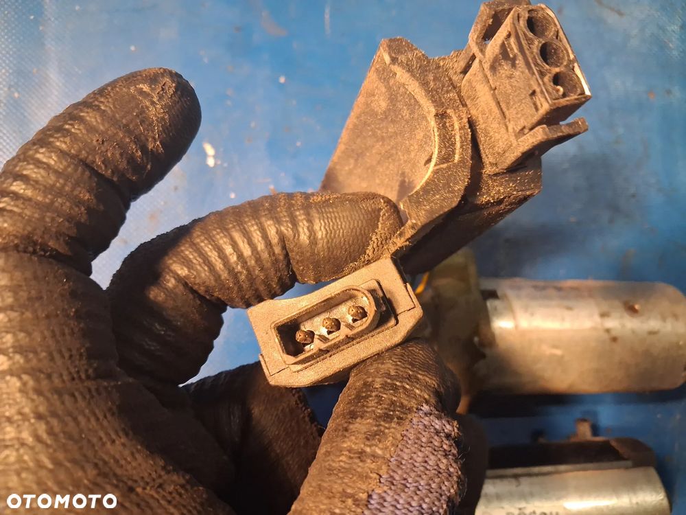 BMW E39 E38 silniczek regulacji fotela kierowcy elektrycznego 0130002503 Bosch 57.31-8352 193 - 4