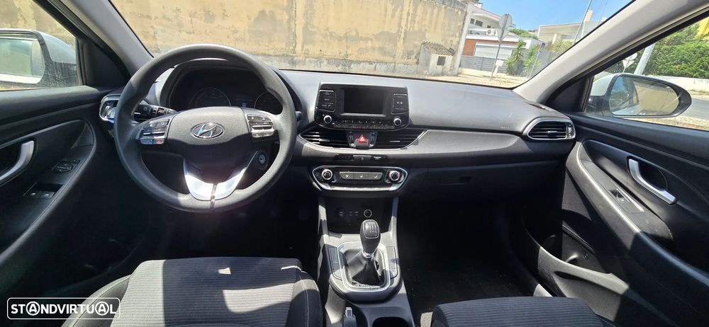 Hyundai i30 blue 1.4 - 7