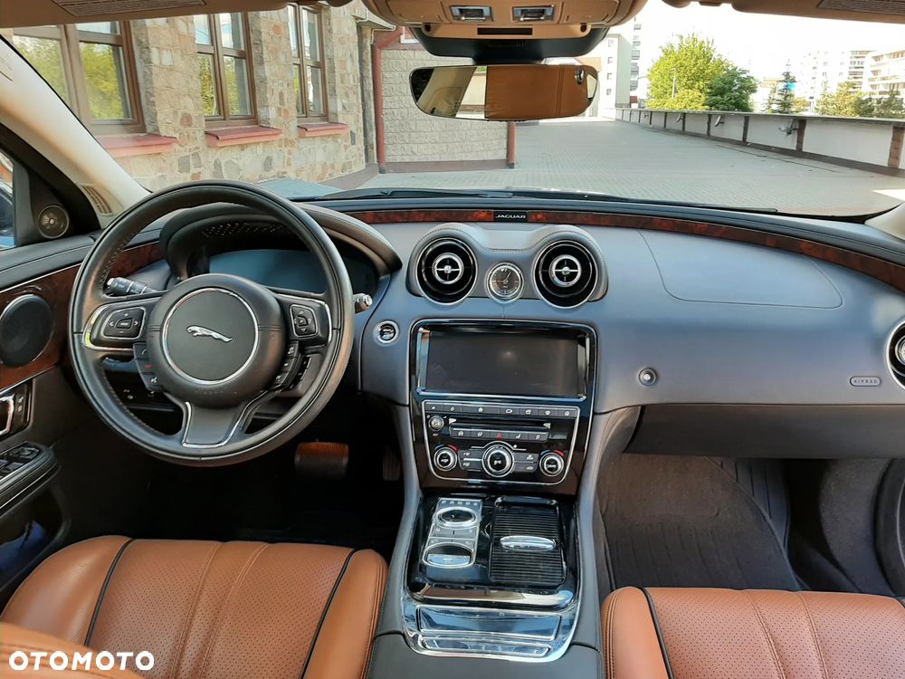 Jaguar XJ 3.0 V6 Kompressor AWD R-Sport - 35