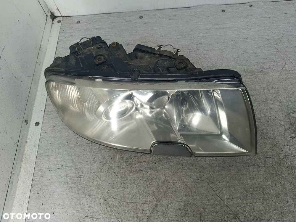 LAMPA PRZÓD PRAWA XENON SKODA SUPERB I - 6