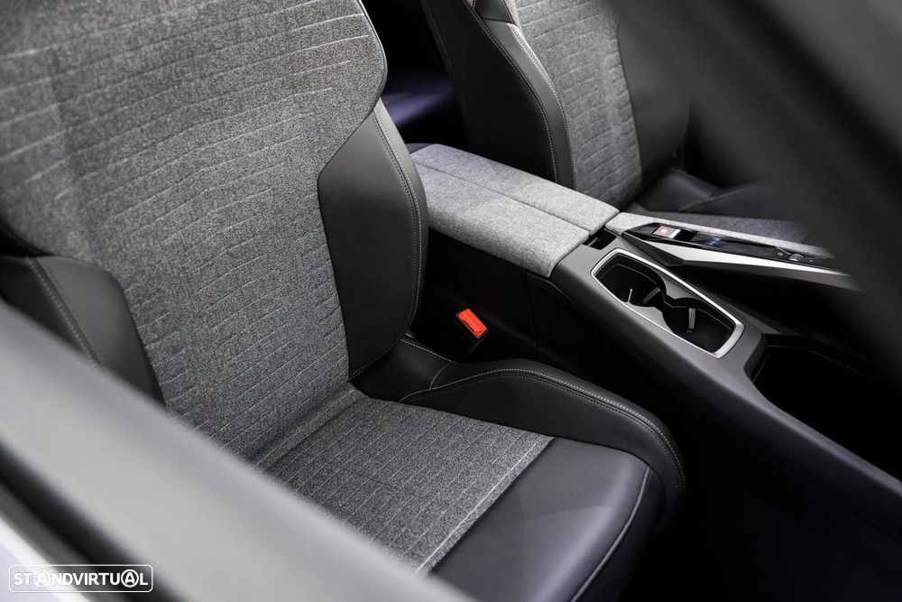 Peugeot 3008 1.2 Hybrid Allure e-DCS6 - 23