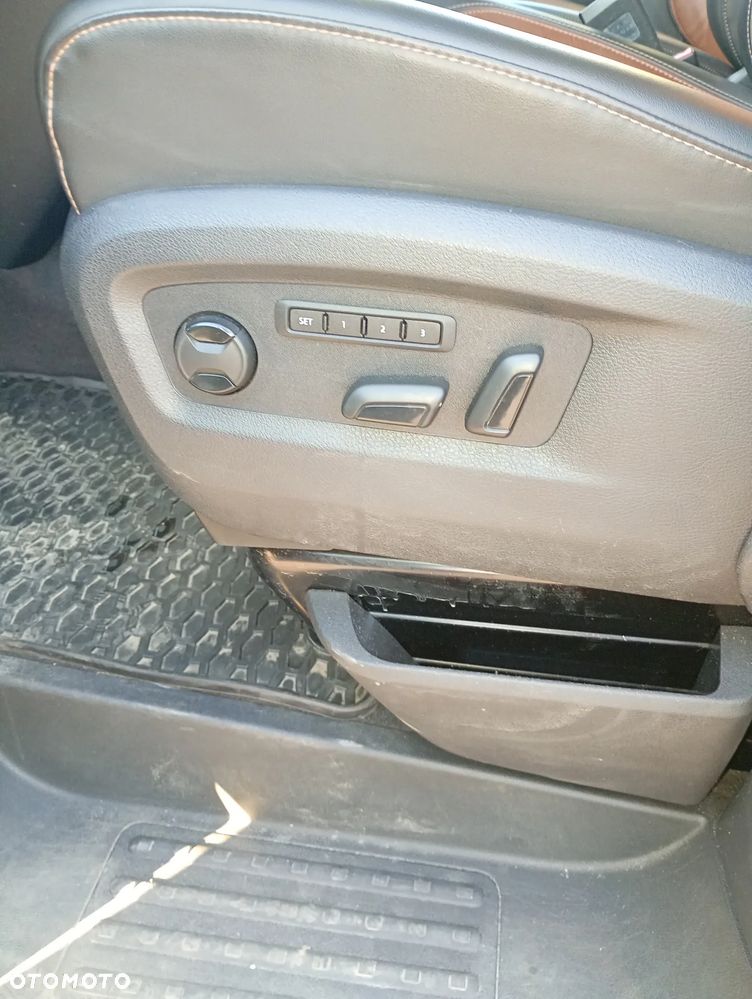 Volkswagen Multivan - 26