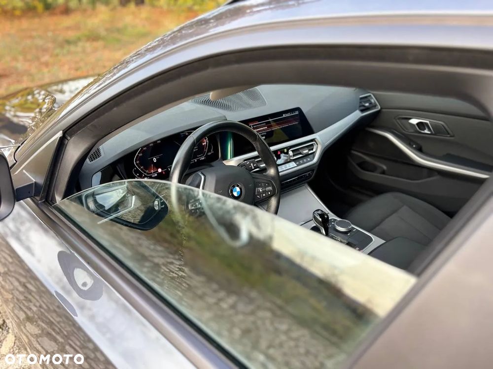 BMW Seria 3 320d Touring Advantage - 26