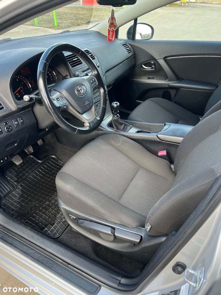 Toyota Avensis 2.0 D-4D - 10