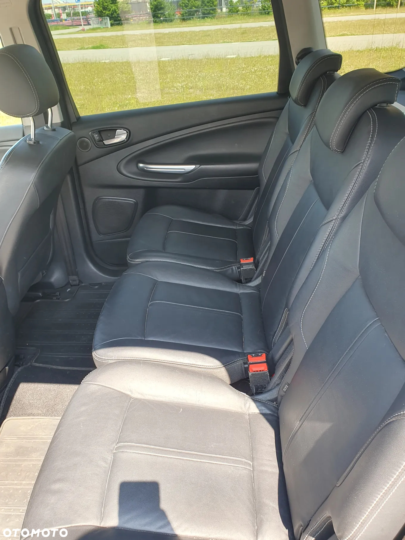 Ford S-Max - 13
