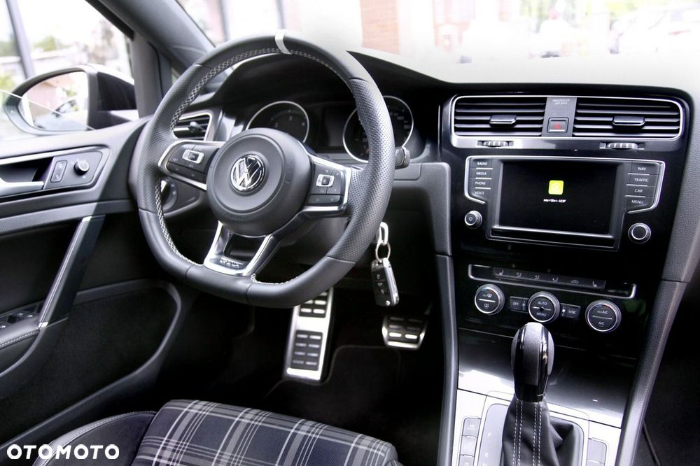Volkswagen Golf - 10