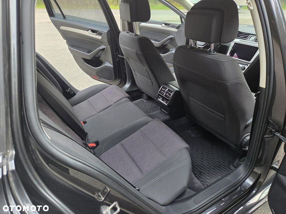 Volkswagen Passat - 16