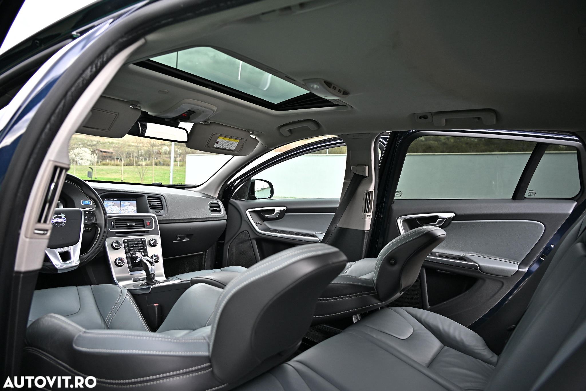 Volvo V60 D6 Plug-In-Hybrid AWD Geartronic Summum - 11
