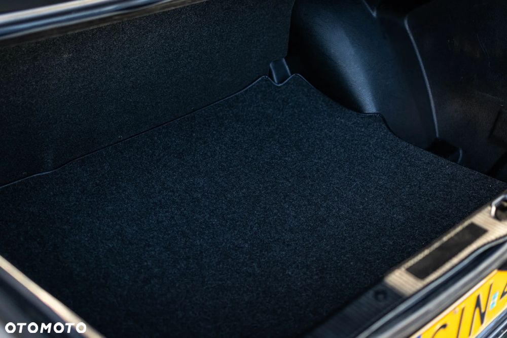 Mercedes-Benz W123 - 38