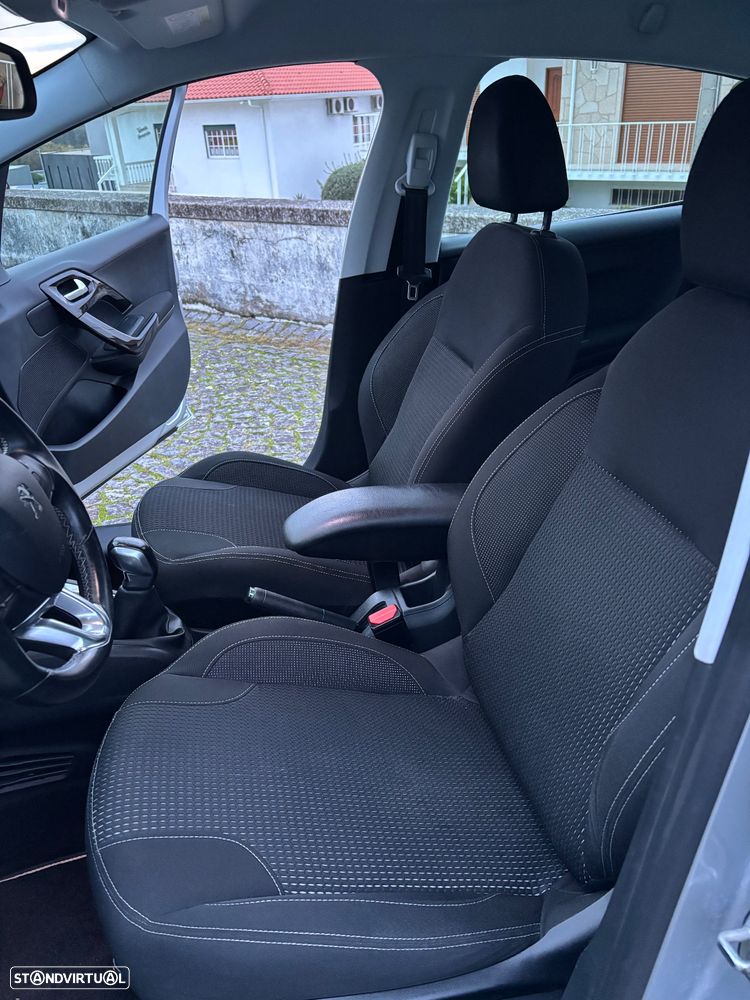 Peugeot 208 1.2 PureTech Allure - 17