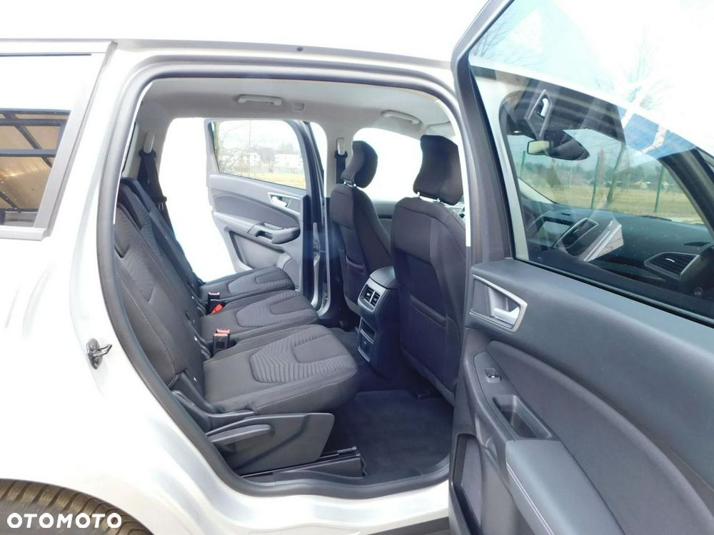 Ford S-Max - 11