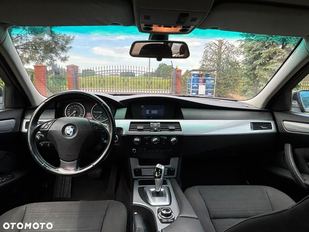 BMW Seria 5 520d - 29