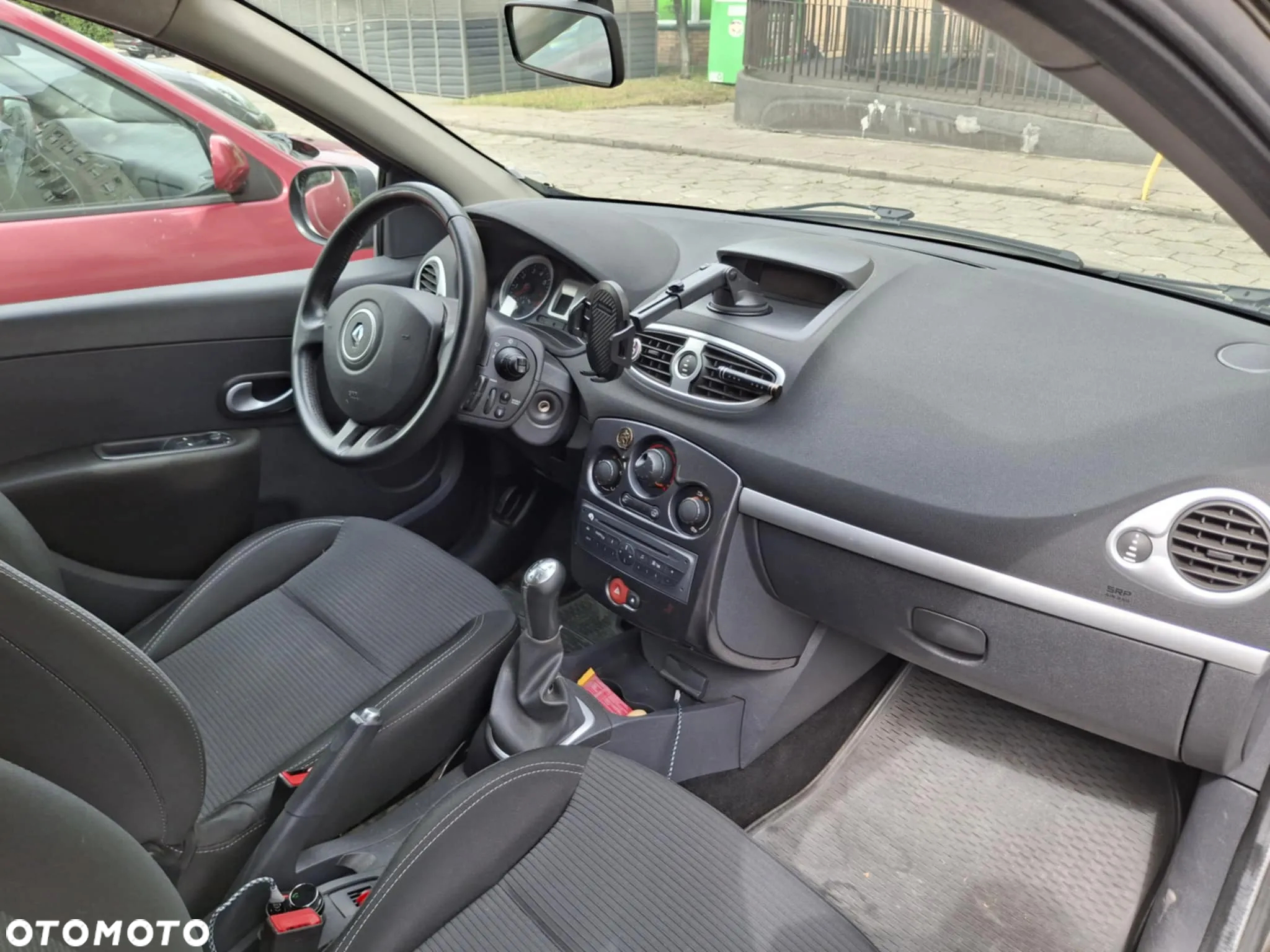 Renault Clio - 12