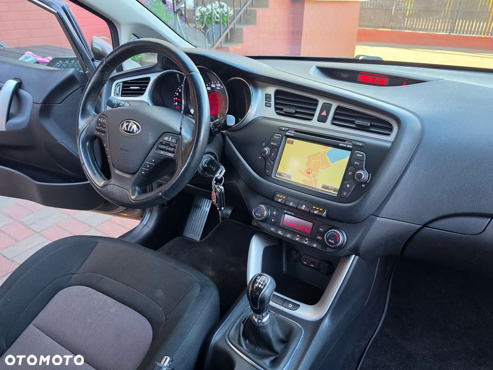 Kia Ceed 1.6 CRDi 128 ISG Spirit - 24
