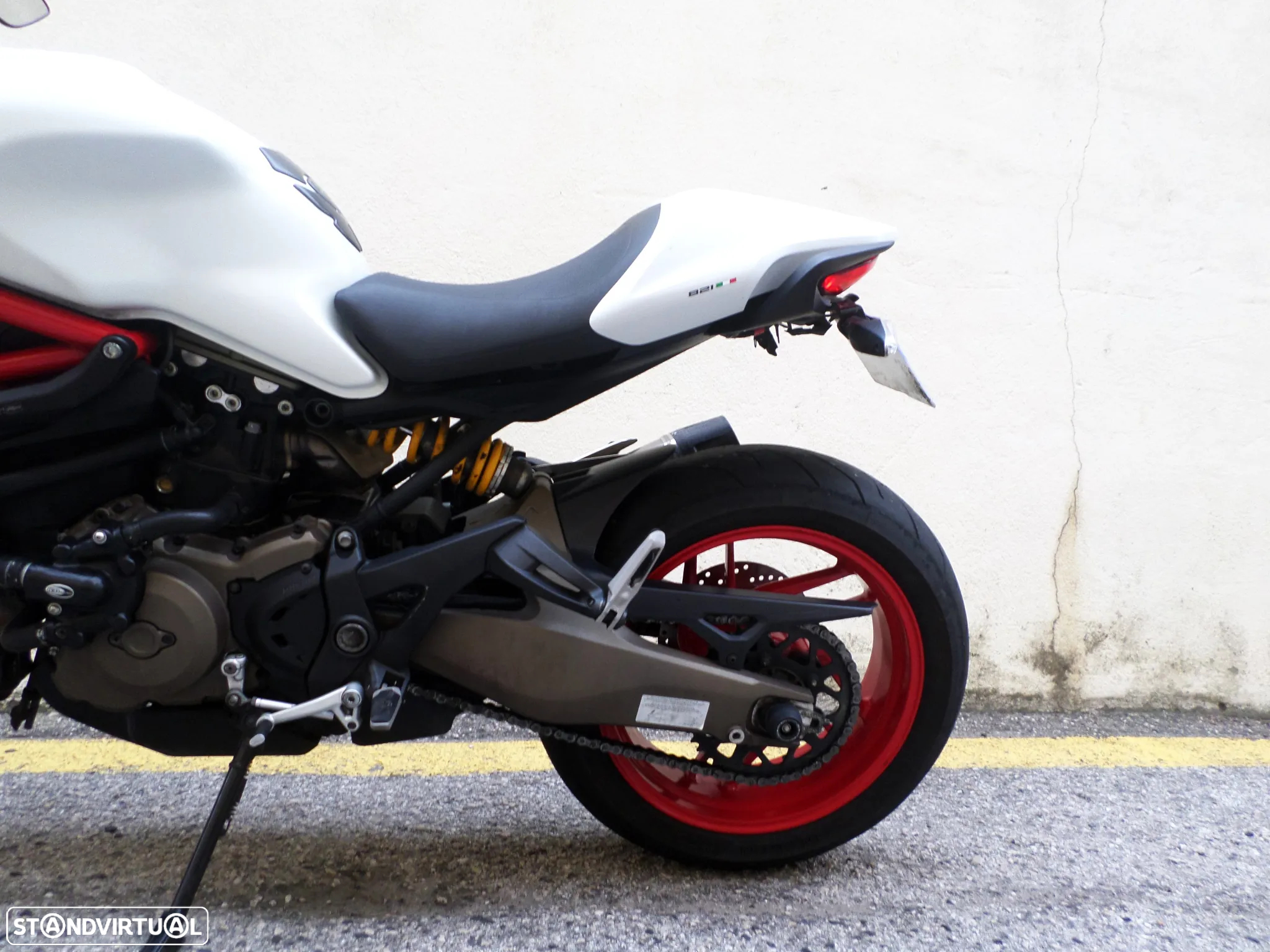 Ducati Monster 821 - 16