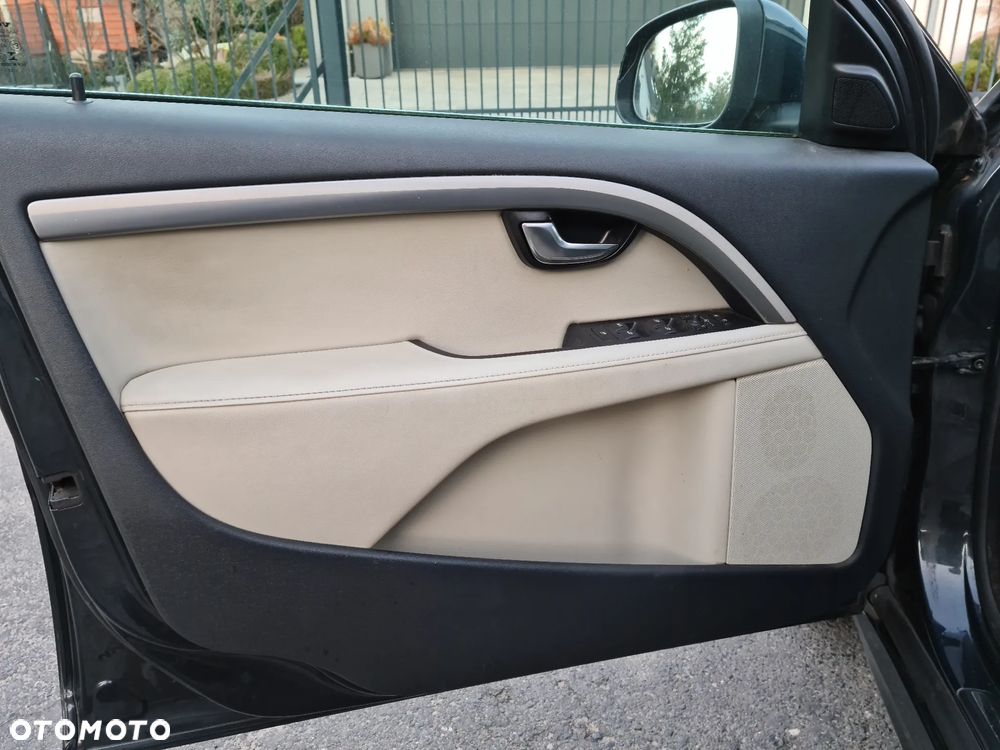 Volvo V70 D3 Momentum - 25