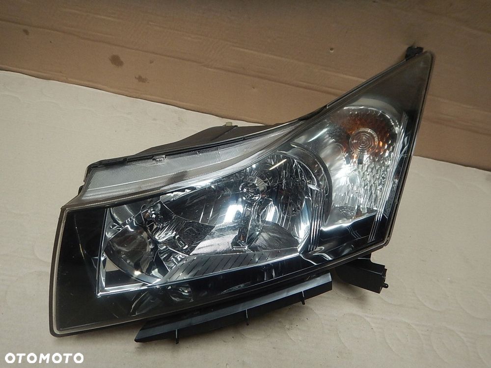 LAMPA PRZOD LEWA CHEVROLET CRUZE 08-12 - 1