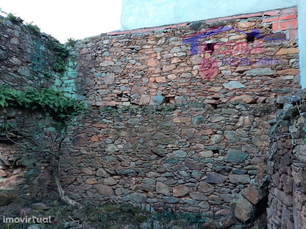 Ruínas para reabilitação em Castanheira de Pera - Grande imagem: 5/15