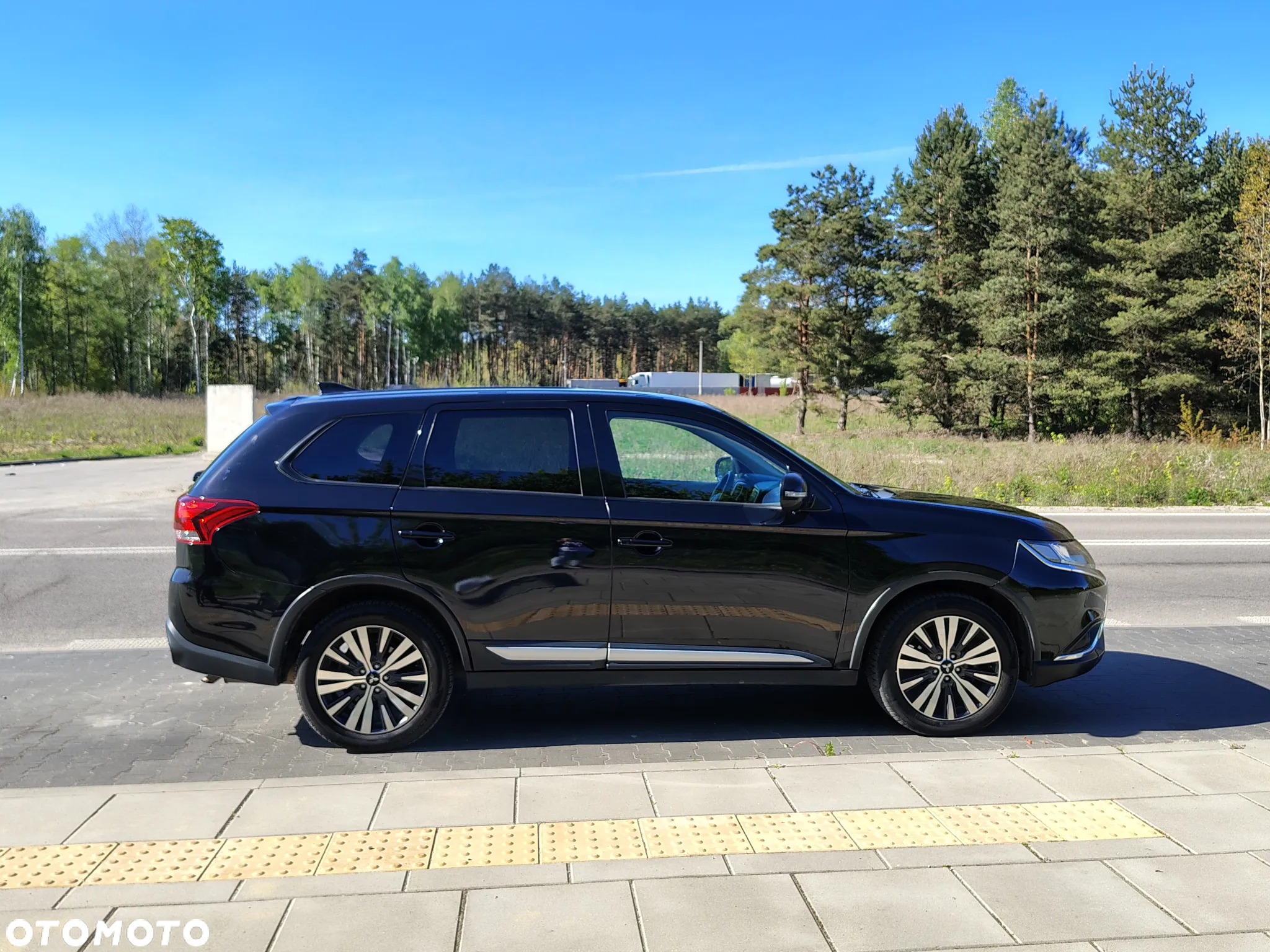 Mitsubishi Outlander 2.4 4WD CVT Instyle - 4