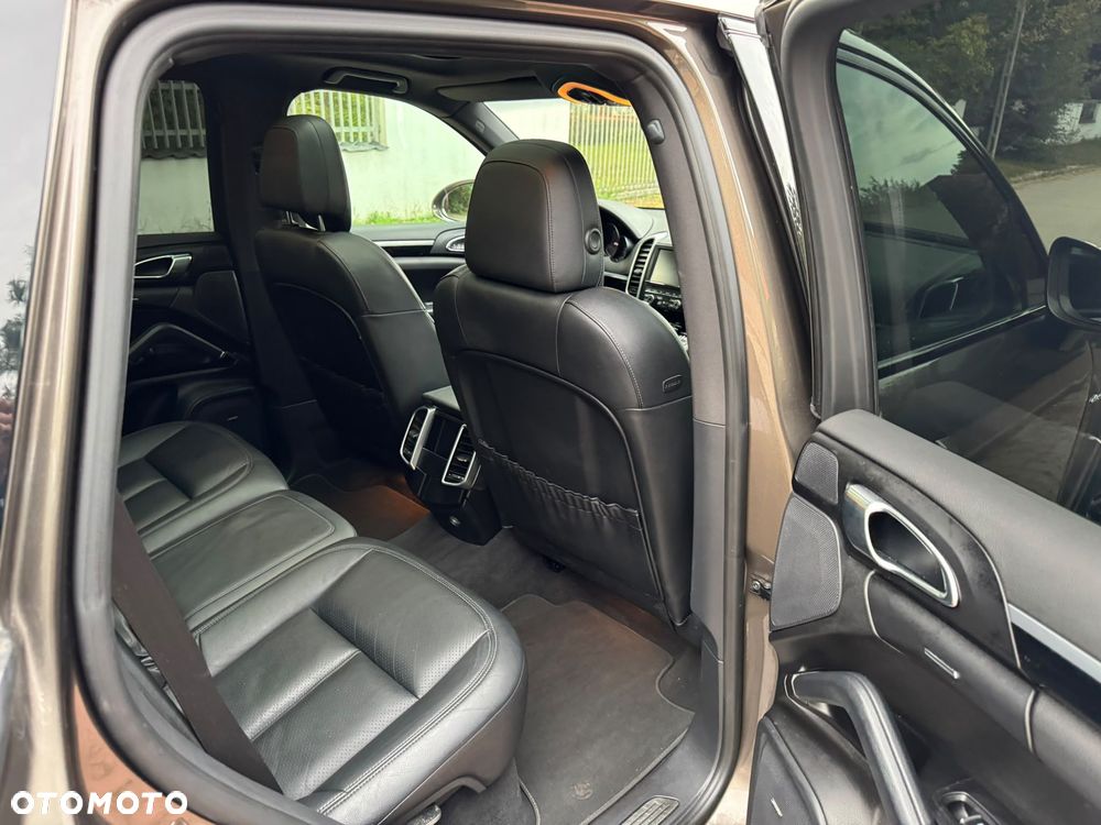 Porsche Cayenne Platinum Edition - 14