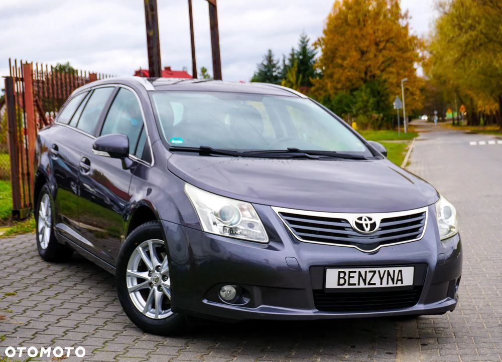 Toyota Avensis 1.8 Comfort - 1