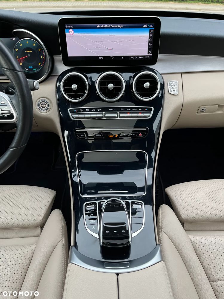 Mercedes-Benz Klasa C 200 4MATIC 9G-TRONIC - 31
