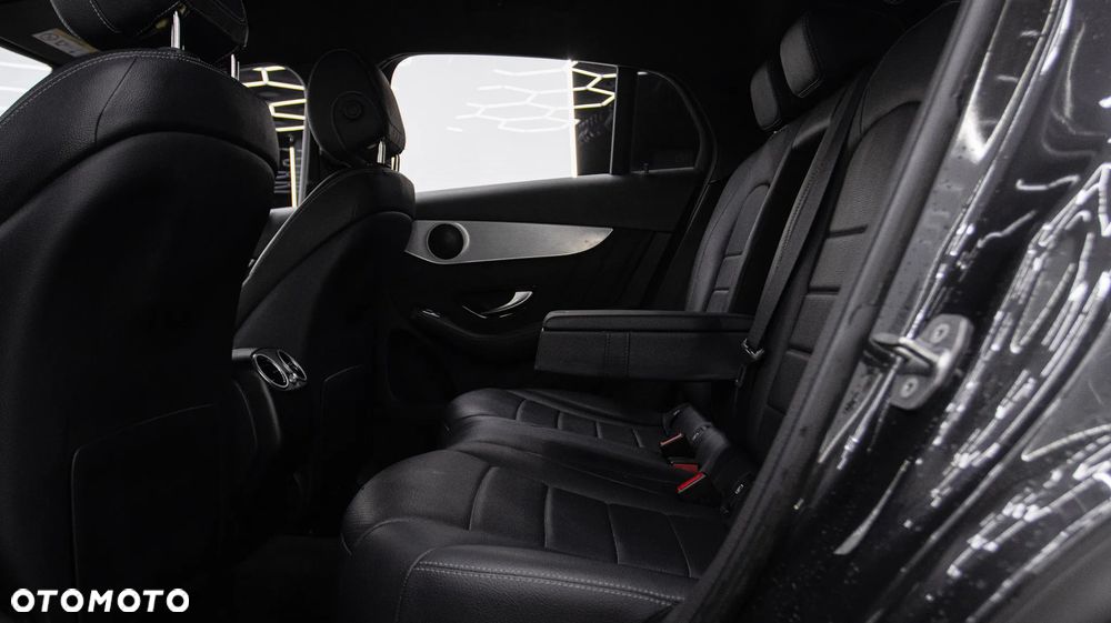 Mercedes-Benz GLC 300 e 4-Matic Business Edition - 17