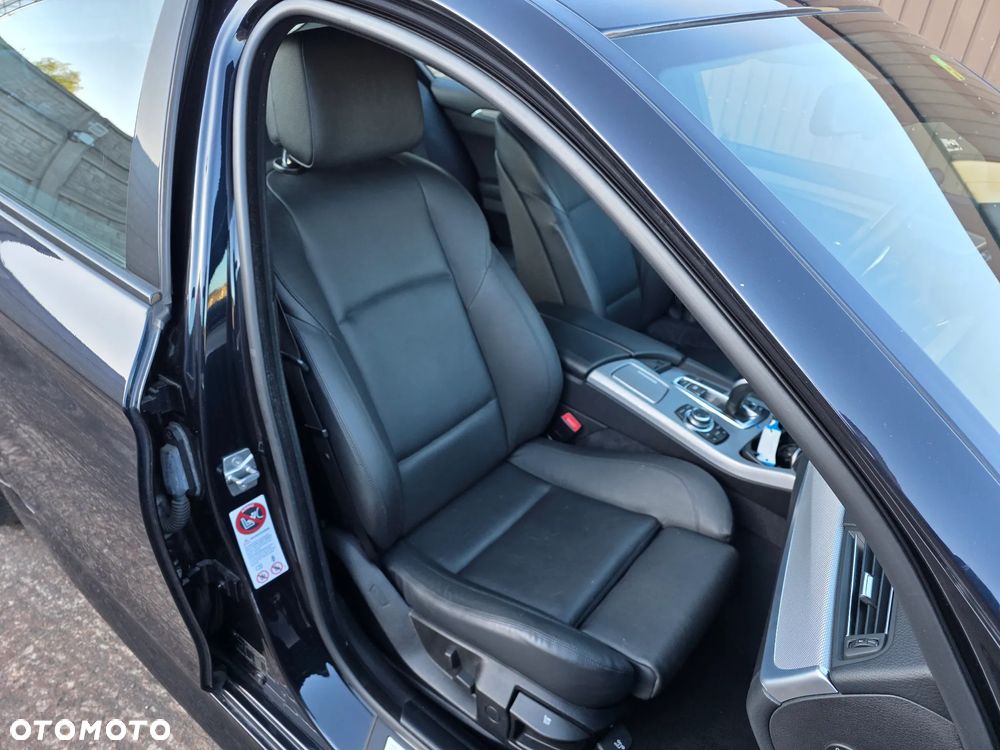 BMW Seria 5 523i Sport-Aut - 11