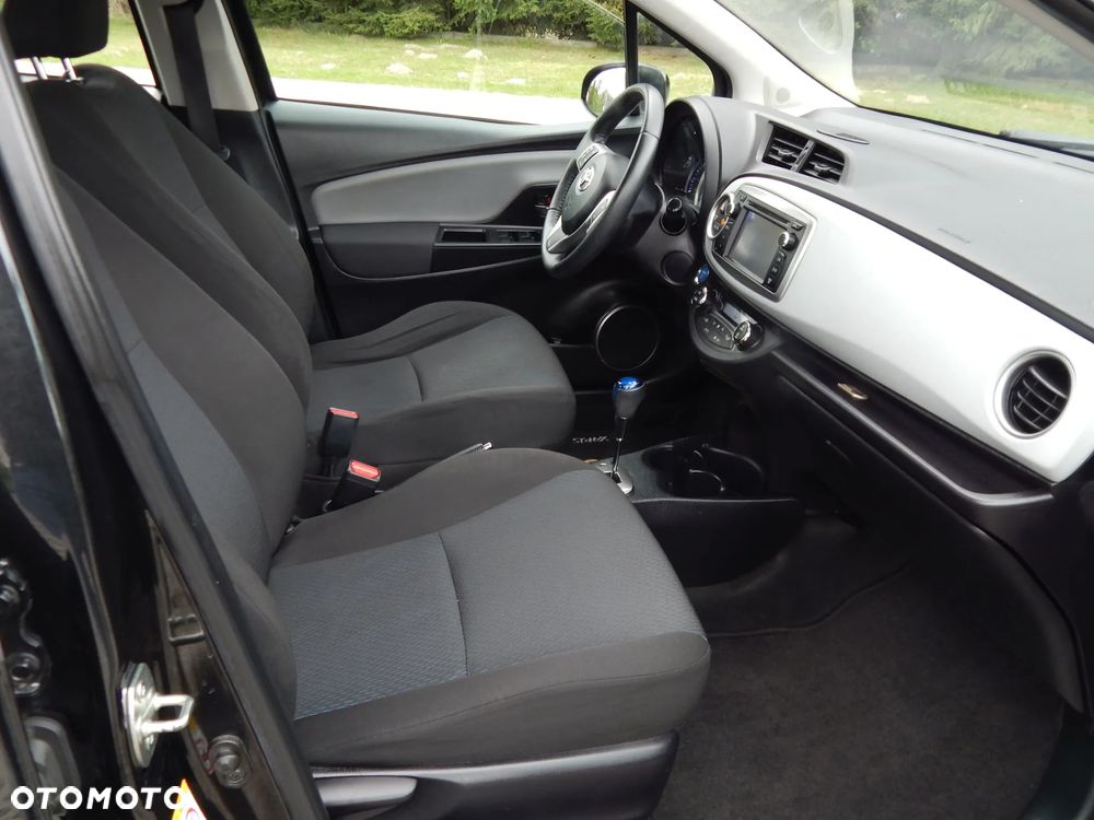 Toyota Yaris Hybrid 100 Dynamic - 16
