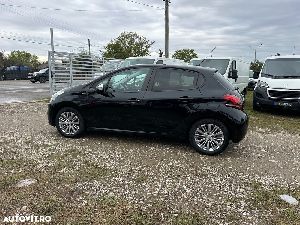 Peugeot 208 1.2 L PureTech Style - 11