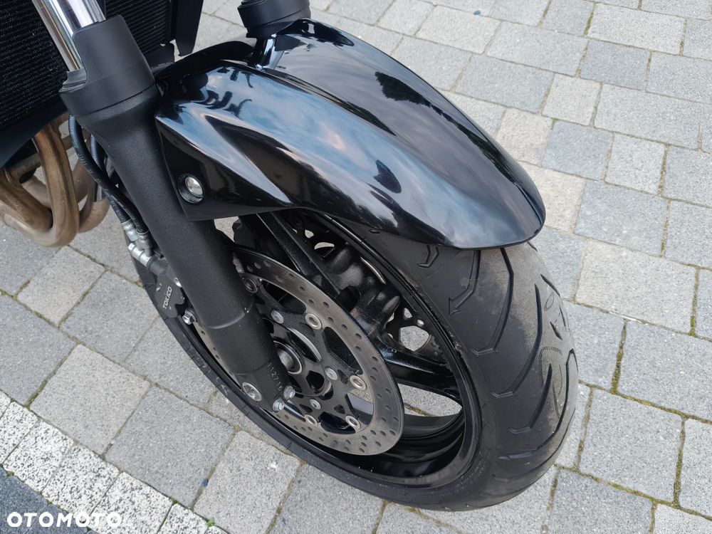 Suzuki GSR - 14