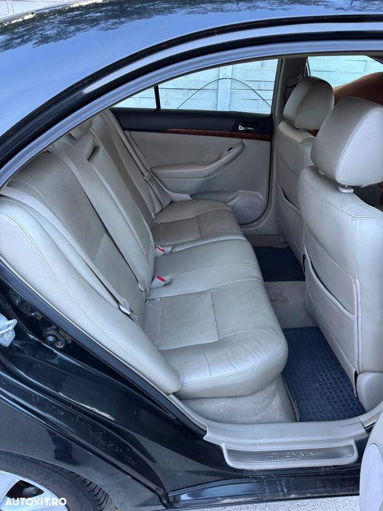 Toyota Avensis - 6