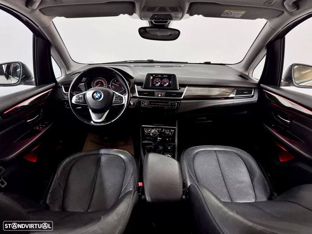 BMW 218 Active Tourer d Line Luxury - 27