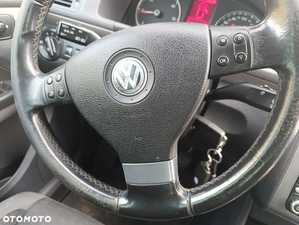 Volkswagen Touran - 29