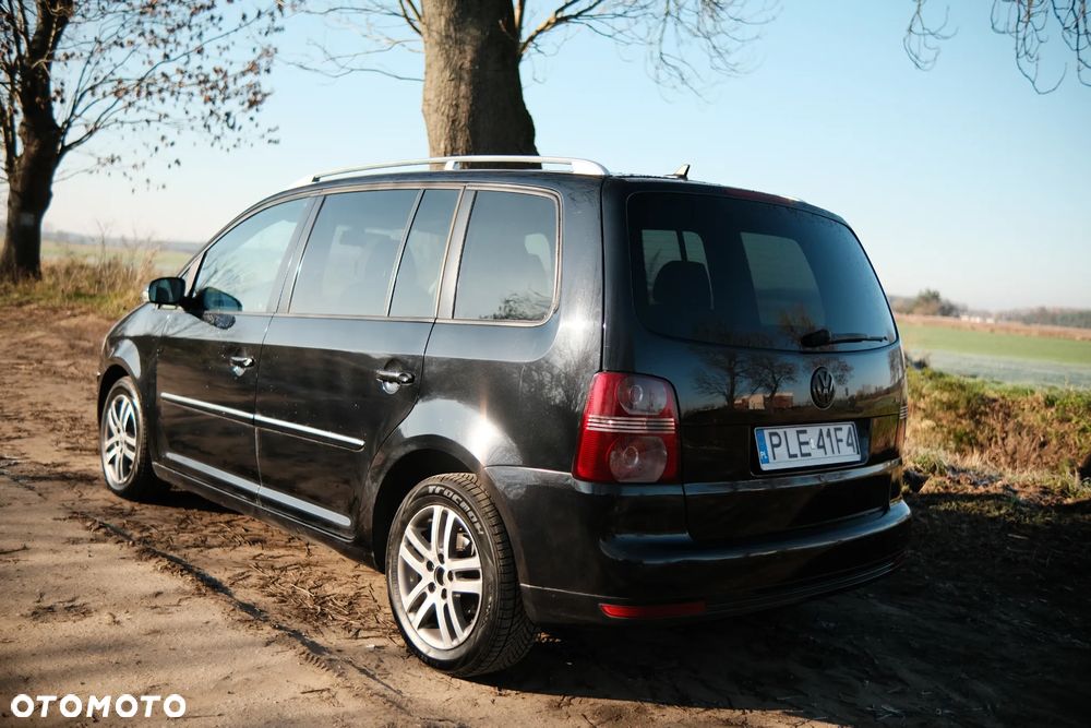 Volkswagen Touran 2.0 TDI DPF Highline - 2
