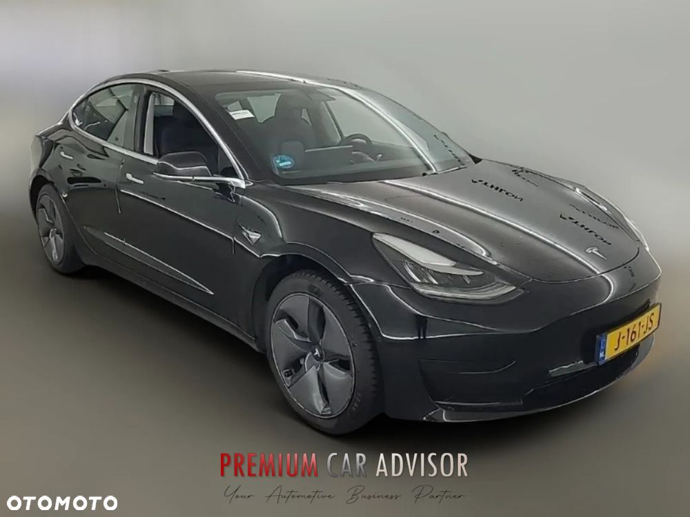 Tesla Model 3 - 4