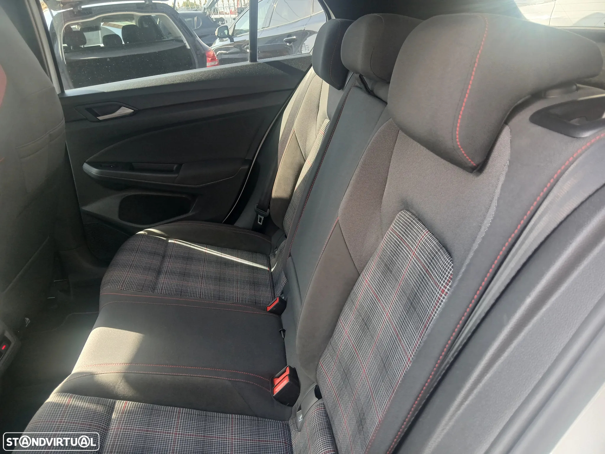 VW Golf 2.0 TSI GTI DSG Performance - 32