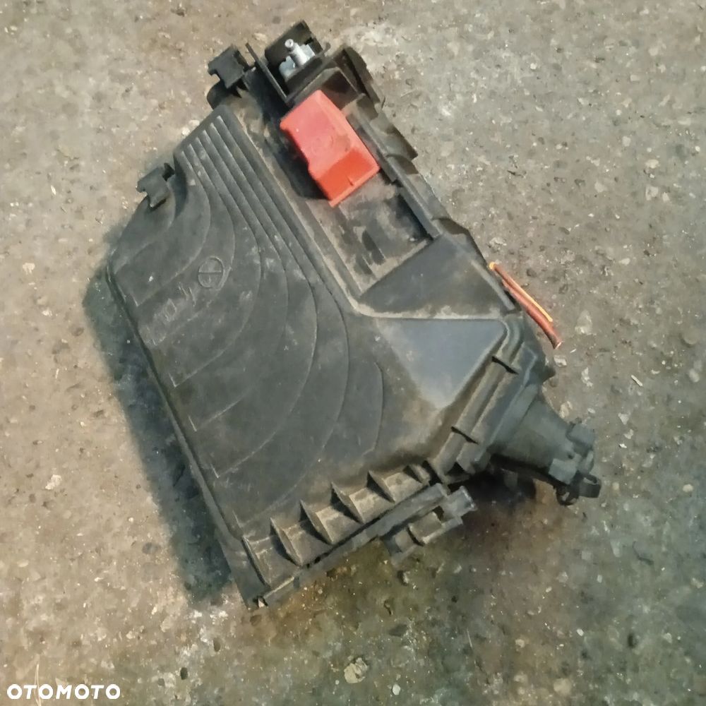 Obudowa bezpieczników A2465400182 - 1