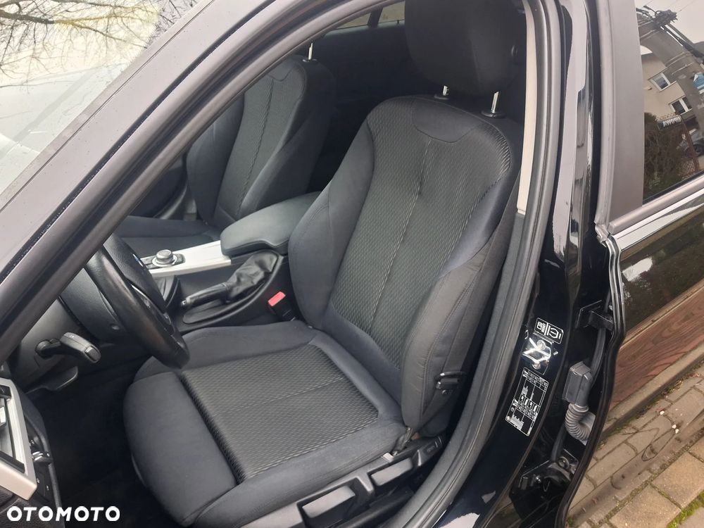 BMW Seria 3 318d Sport Line - 15