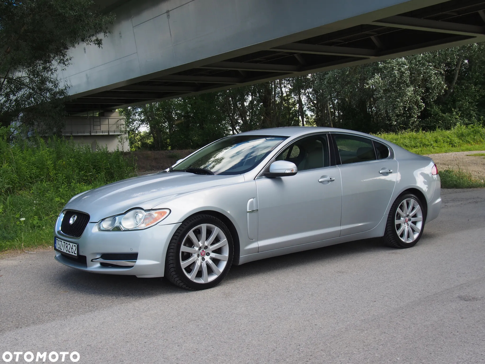 Jaguar XF 2.7 V6 D Premium Luxury - 36